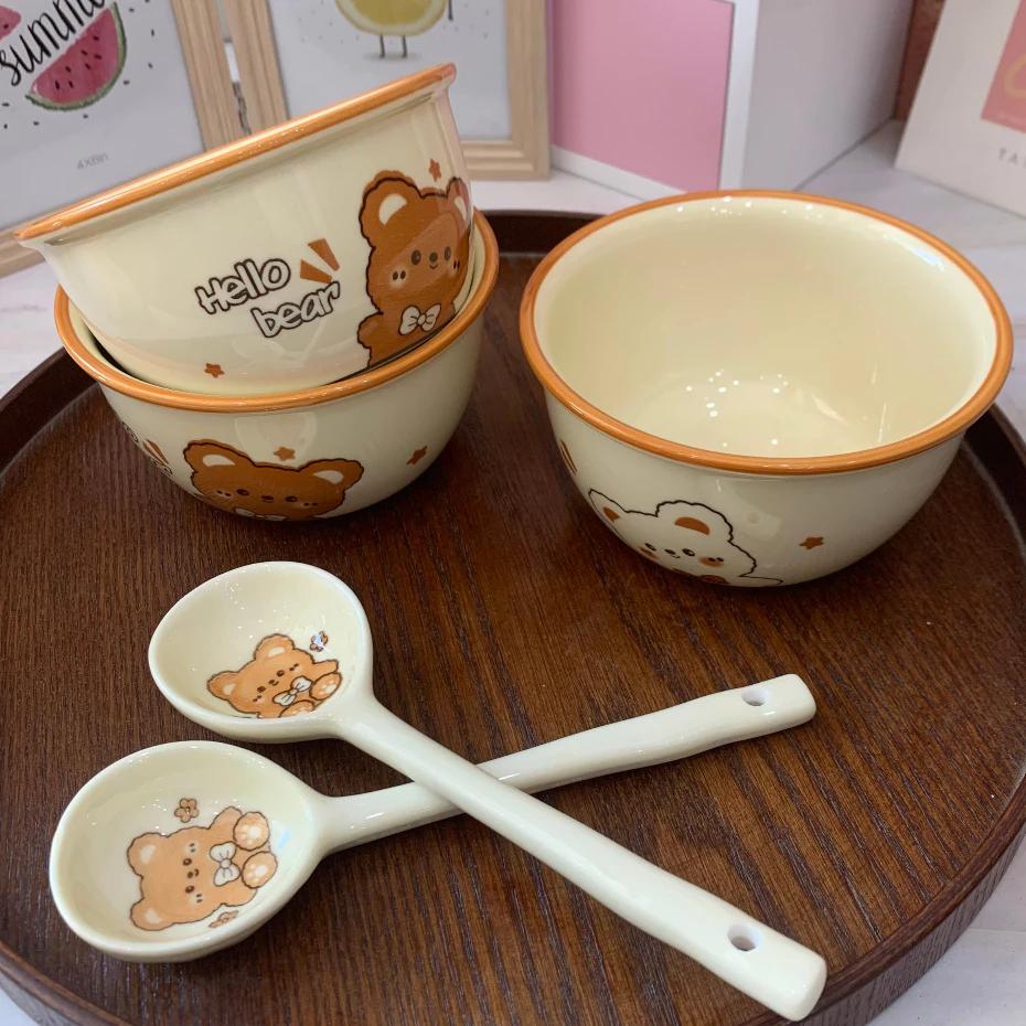 Bộ 2 Chén Sứ Hình Couple Heo Hồng Cute và Bò Sữa Đáng Yêu Tặng Kèm 2 Muỗng Sứ Cao Cấp