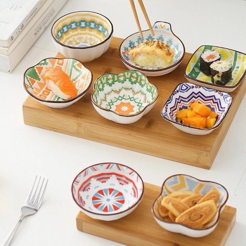 Chén Đựng Nước Chấm, Gia Vị Nhật Hình TRÒN VUÔNG KIỂU NHẬT - Bát Đựng Nước Chấm Bằng Sứ Cao Cấp Kết Hợp Gác Đũa Tiện Lợ