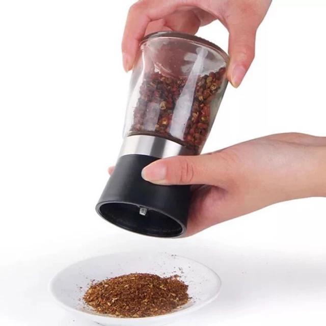 Dụng cụ xay tiêu cầm tay thuỷ tinh NẮP NHỰA - màu ngẫu nhiên