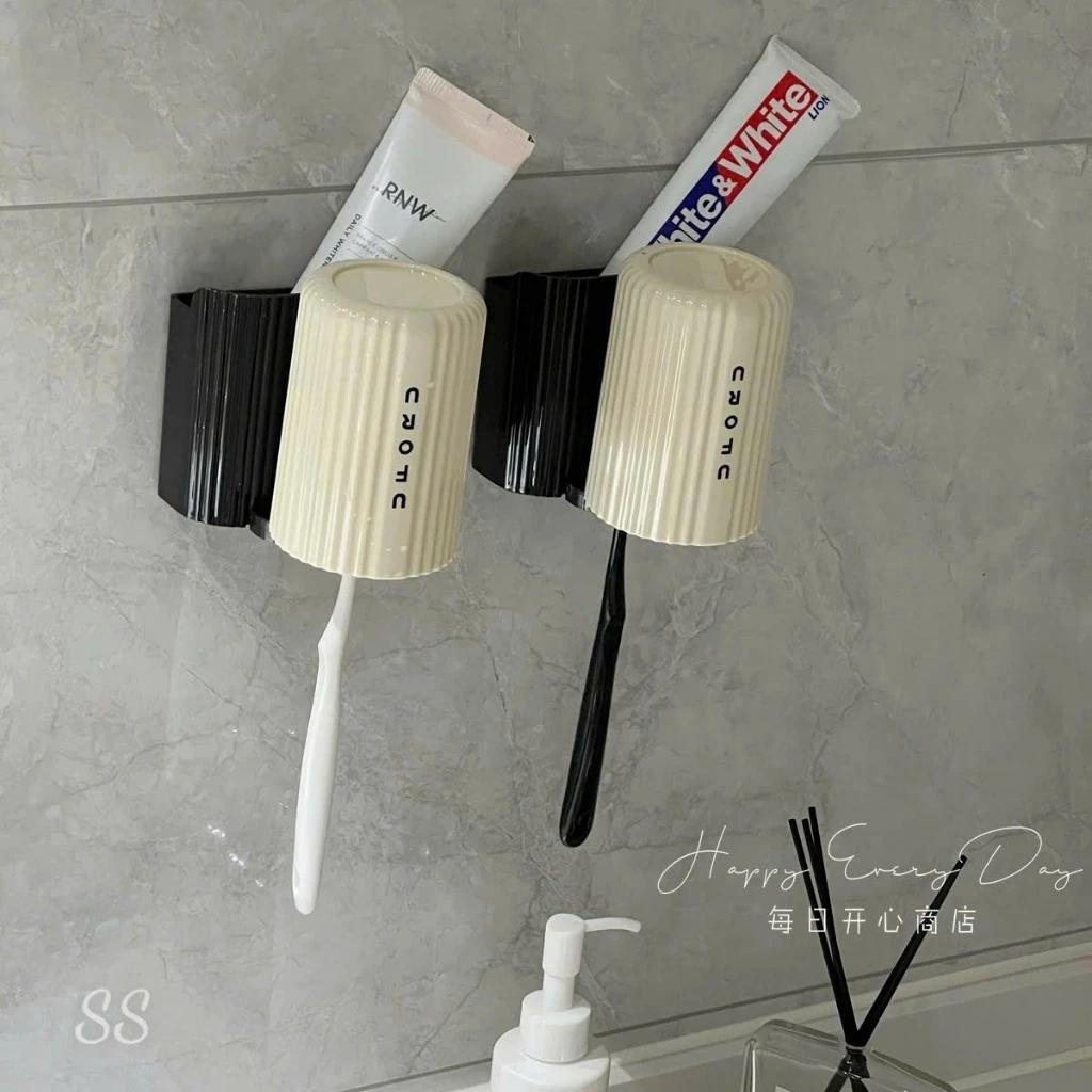 Giá để bàn chải và kem đánh răng kèm cốc súc miệng Ufor B4005-2 dán tường, nhựa PP