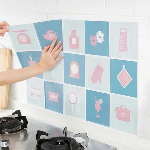 Giấy dán bếp cách nhiệt, chống dầu mỡ tráng nhôm 45x75cm - màu ngẫu nhiên