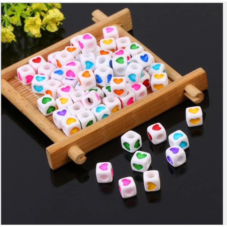 Hạt chữ cái chữ số, trái tim hình vuông 7 mm [5-50 gram] nhựa có lỗ, nguyên liệu vòng tay, vòng cổ, xâu chuỗi handmade