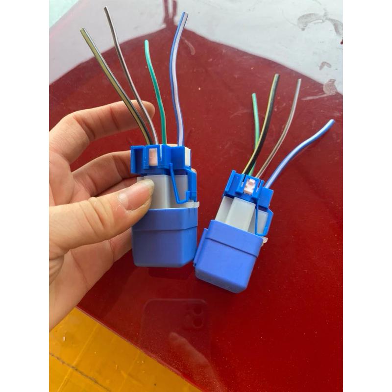 Rơ le 4 chân kèm rắc 12v xanh ( ổn định điện cho còi điện , loa)