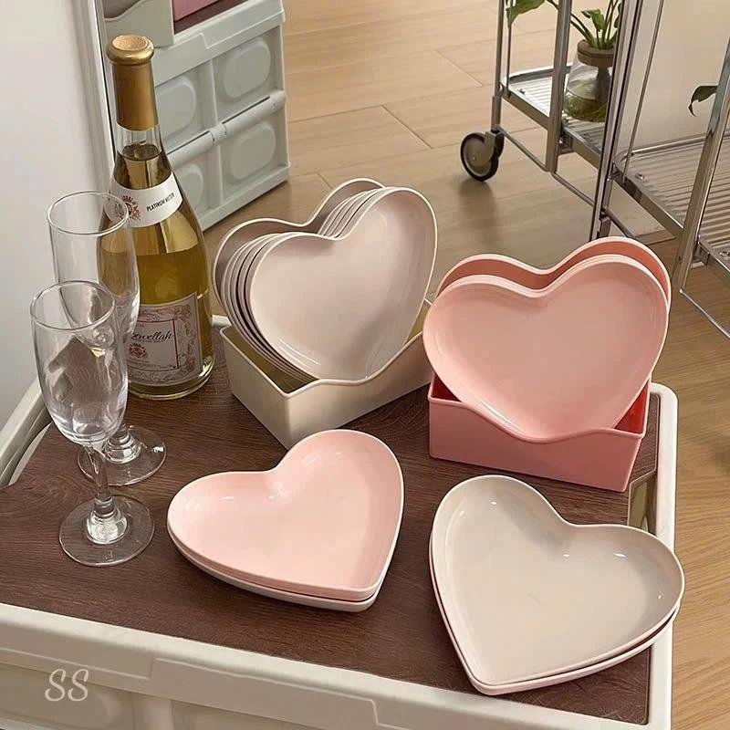 Set 10 Đĩa Trái Tim + 1 Khay Nhựa Trang Trí Bàn Ăn, Đĩa Đựng Thức Ăn Hình Trái Tim Chất Liệu Nhựa Lúa Mạch