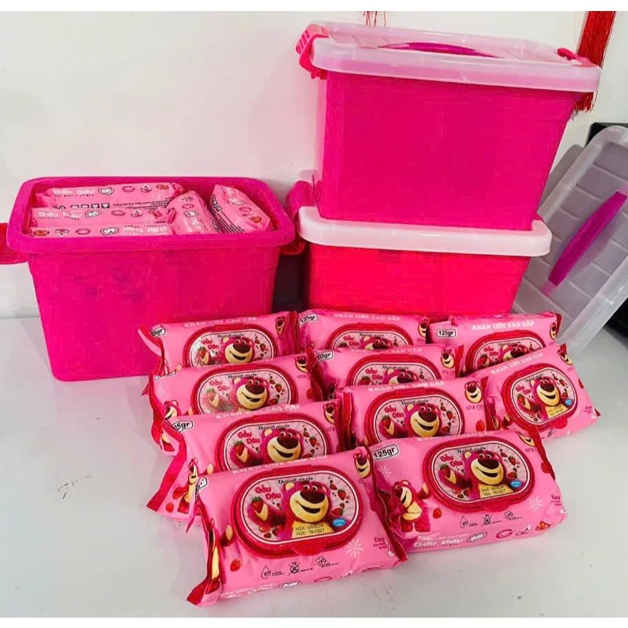 SET 10 gói khăn ướt gấu dâu tặng thùng nhựa cute - THÙNG DÂU VUÔNG AMY 125GRAM/GÓI tiện lợi